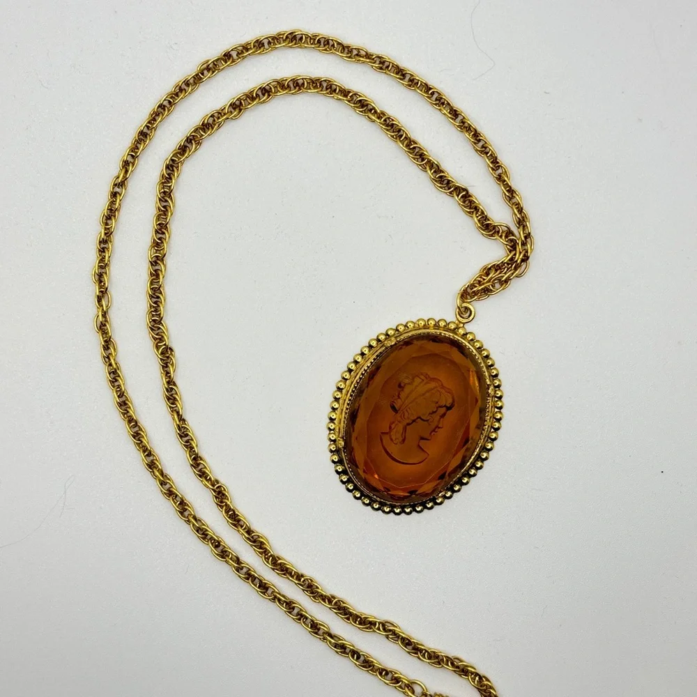 Yesterday’s Treasures Vintage Cameo Necklace Amber‎ Glass Reverse 24” Gold Tone